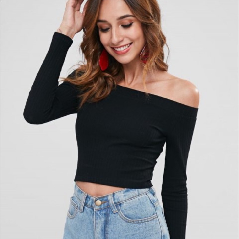 Off the shoulder long sleeve crop top